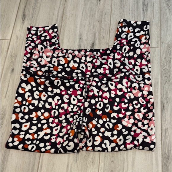Chico’s Zenergy Leopard Print Exercise Leggings Size 2 in Chico’s - Picture 4 of 9